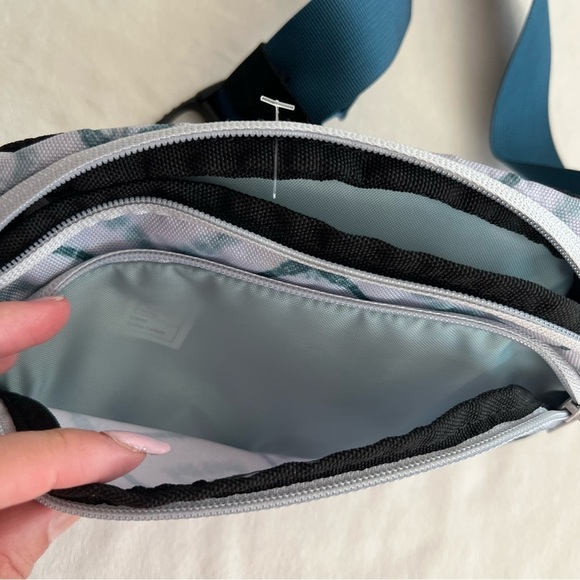 Kavu Spectator Waist Pack - Picture 5 of 9